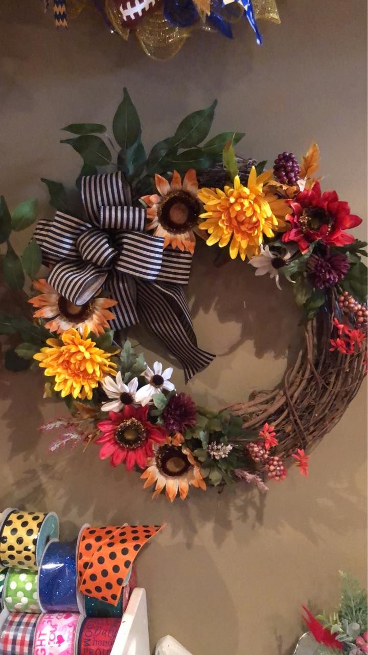 Customer photo review of 18" Round Grapevine Wreath - DECOE-038