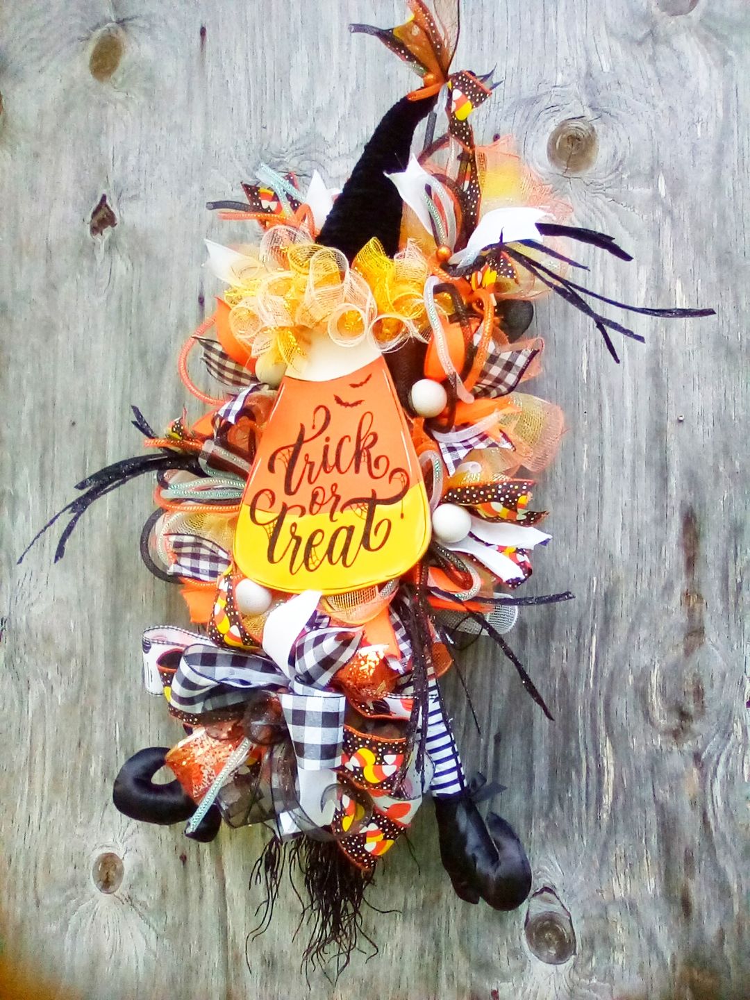Customer photo review of 14" Oval Grapevine Wreath - DECOE-033