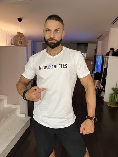 Customer photo review of Camiseta Essential - White