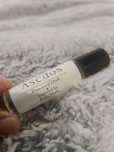 Customer photo review of POWDERY OUD PERFUME OIL