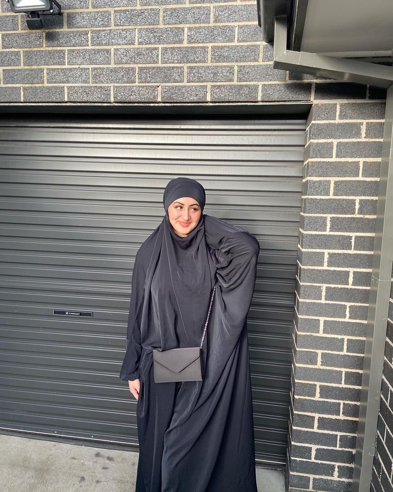 Customer photo review of Maryam Black Jilbab