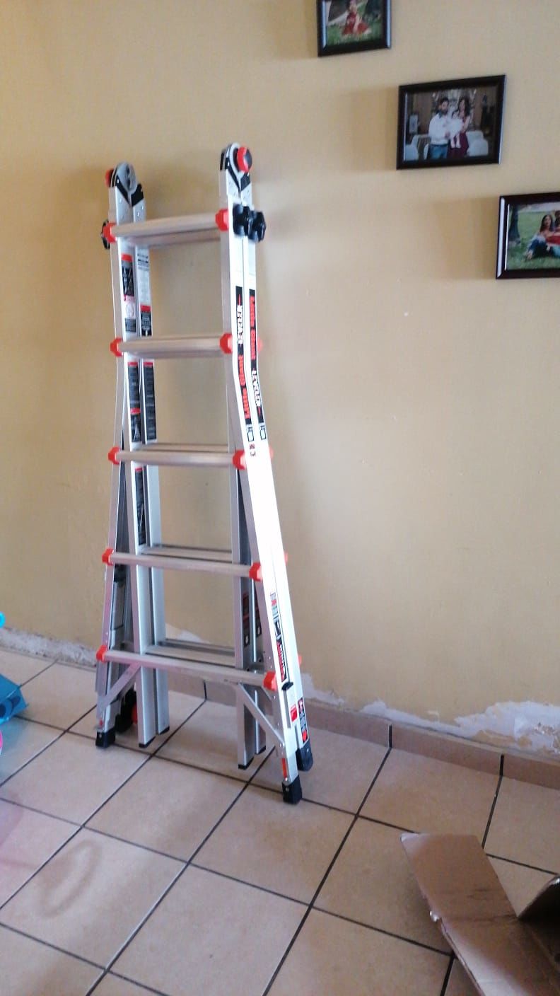 Customer photo review of Escalera de Aluminio Multiposición 22' Tipo IA Leveler Little Giant 16522-803 (Demo)