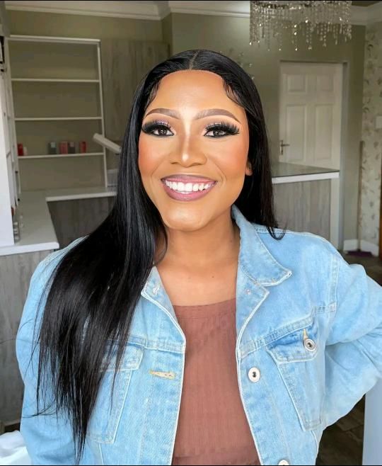 Customer photo review of “LINNY” Grade 13A Straight wig 24”