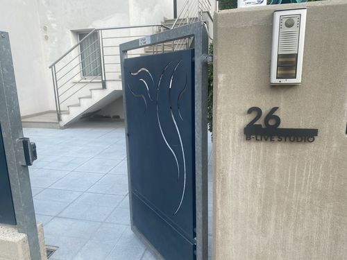 Customer photo review of Numero civico e testo sagomato modello Line 02 Acrilico