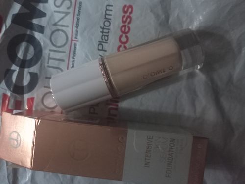 Customer photo review of O.TWO.O  INTENSIVE SKIN SERUM FOUNDATION