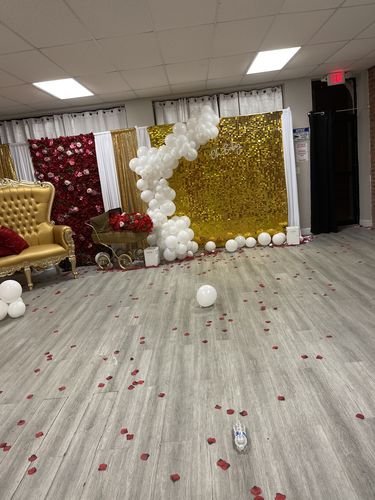 Customer photo review of Gold Shimmer Wall Panels – Easy Setup Wedding/Event/Theme Party Decorations