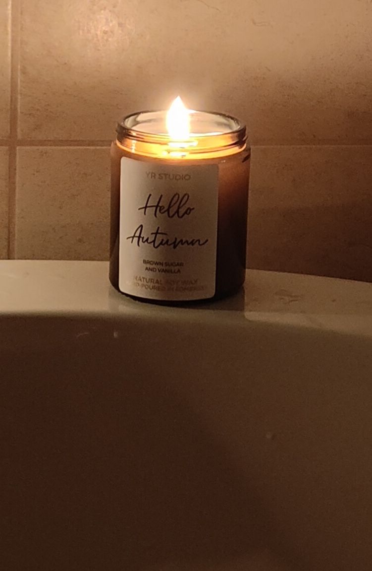 Customer photo review of "Hello Autumn" Brown Sugar and Vanilla Scented Soy Candle in Amber Jar