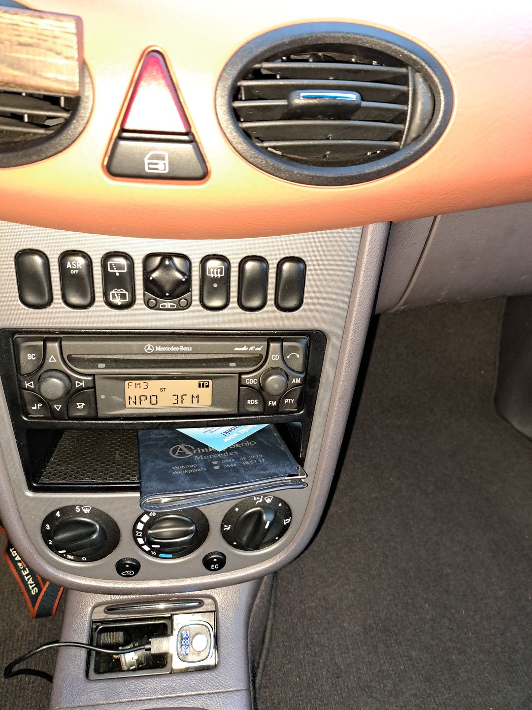 Customer photo review of Wegman Bluetooth FM Transmitter - Bluetooth carkit - Zilver