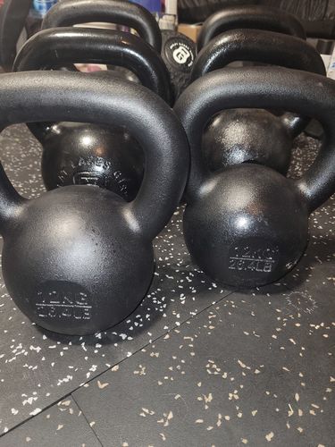 Customer photo review of 12kg / 26lbs E-coated Cast Iron Kettlebell