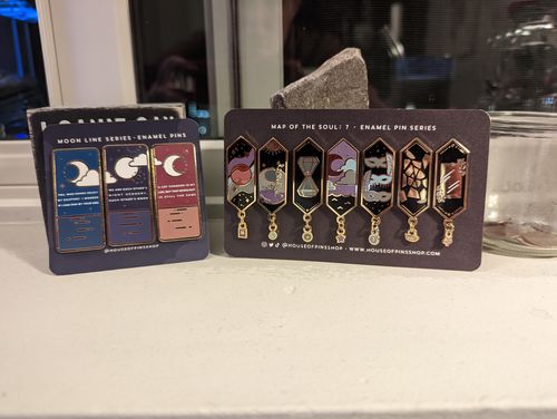 Customer photo review of Moon Line Pins (No Glitter)
