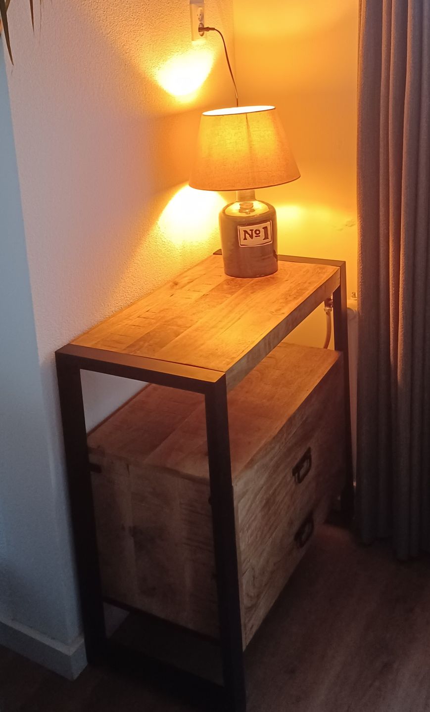 Customer photo review of Sidetable / Dressoir Kastje 2 lades Industrieel Design | Mangohout en Staal | 80x40x80cm