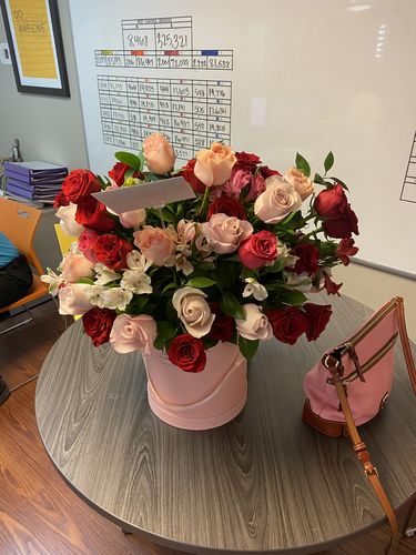 Customer photo review of 50 Pink & Red Rose Box