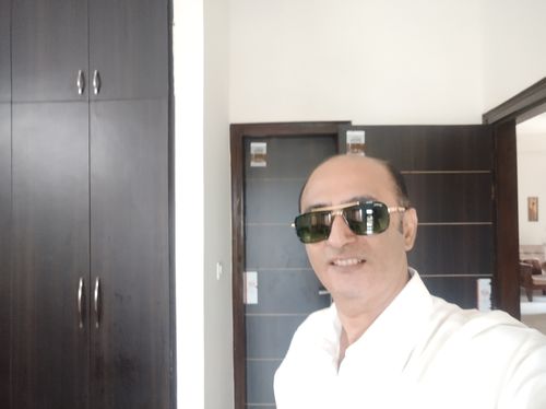 Customer photo review of Bavincis Stanly D11 Gold and Green Edition Sunglasses