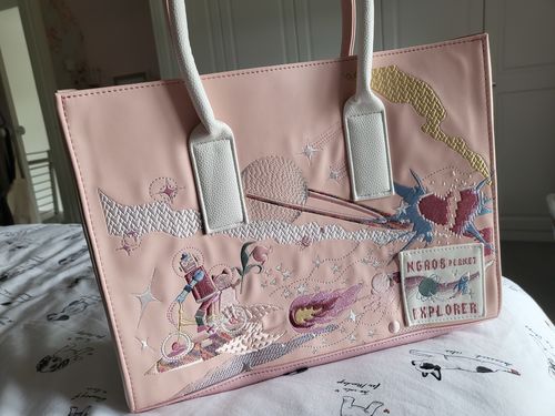 Customer photo review of Artbook Handbag - Lover's Edition