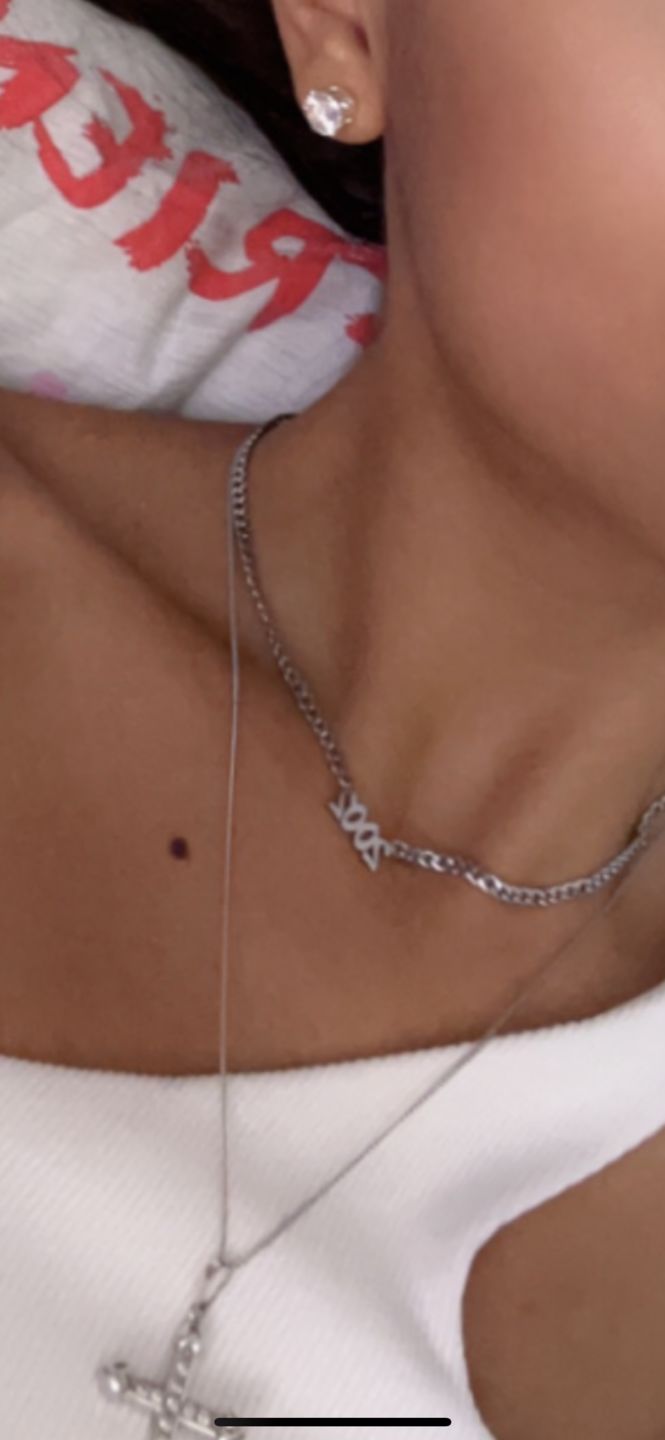Customer photo review of Jahreszahl Halskette | 18K vergoldet
