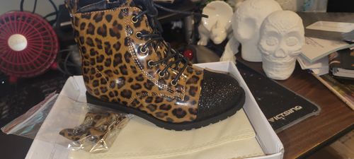 Customer photo review of [Leopard + Black Glitter Toe] Boots