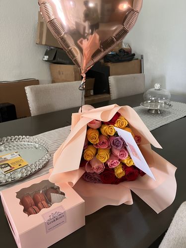 Customer photo review of Lex&Roses Sweet Box