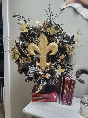 Customer photo review of 29"L Glitter Football/Fleur De Lis Pick 2 Asst - Gold/Black MZ187353