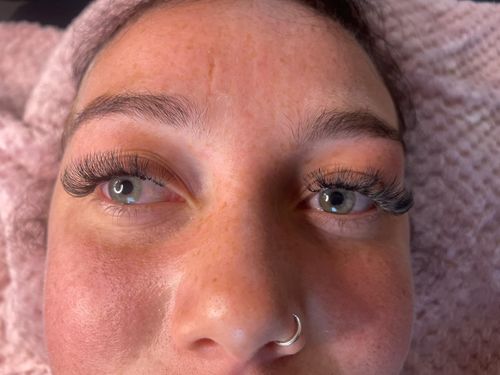 Customer photo review of 4D (Gold Range) Premade Russian Volume