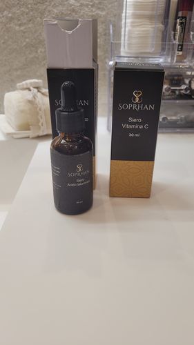 Customer photo review of Siero Acido Ialuronico + Vitamina C         -       2 al prezzo di 1 (30 ml per Siero)