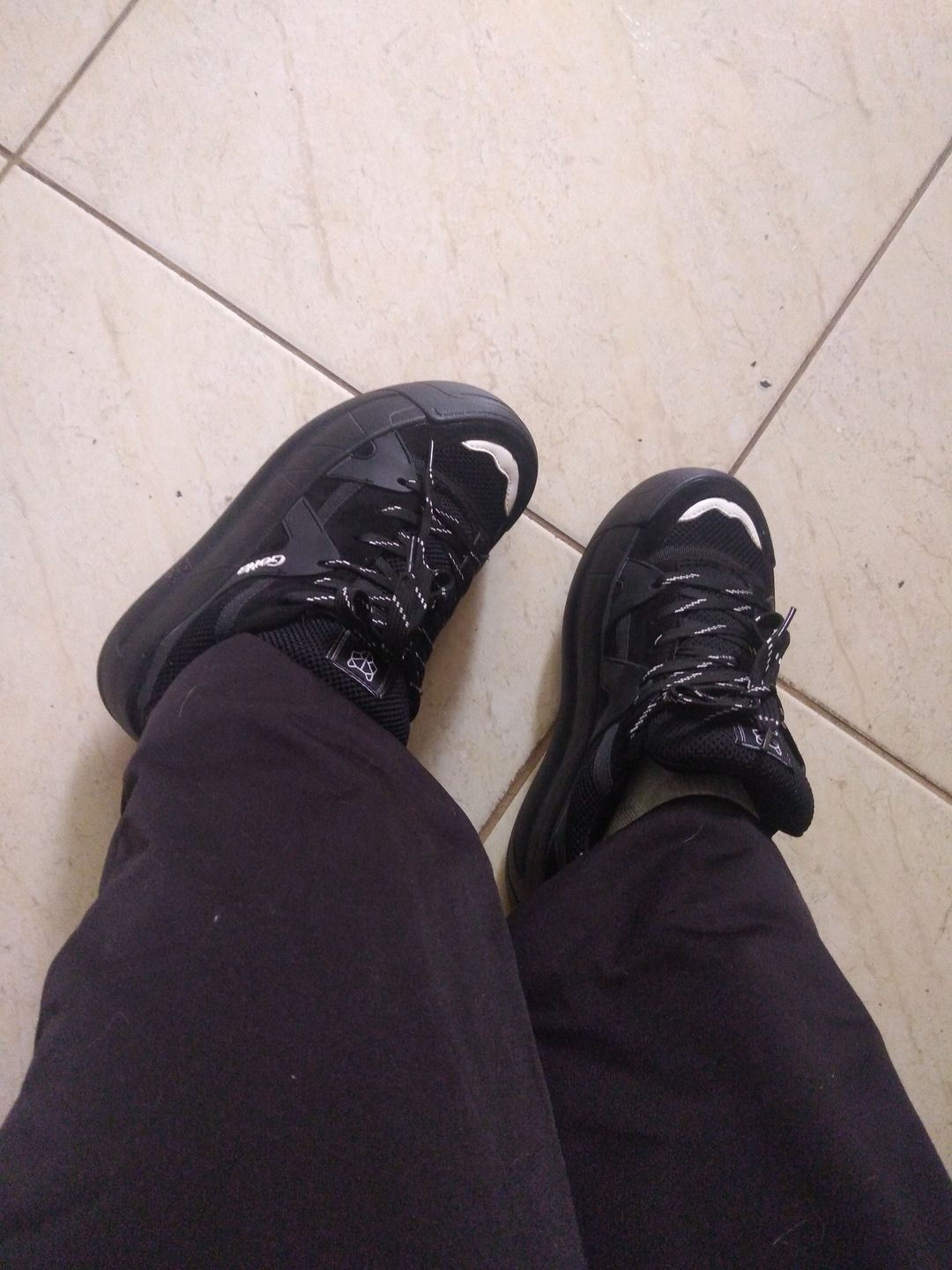 Customer photo review of ZAPATILLA NEGRA C7324