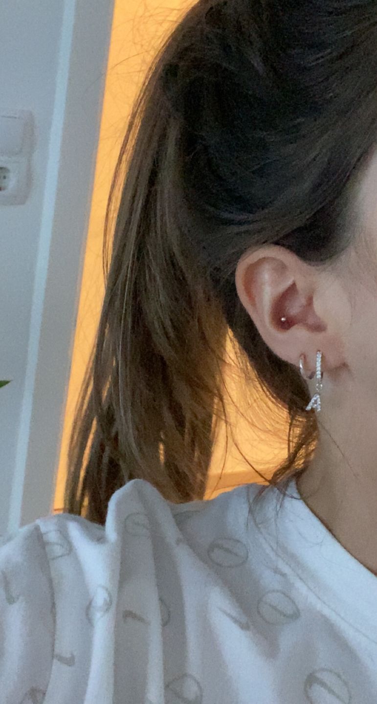 Customer photo review of Letter Ohrringe | 18K vergoldet