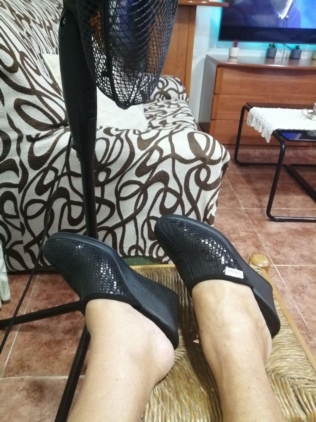 Customer photo review of Zueco brillante de cuña alta Salemera