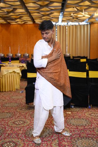 Customer photo review of Pashtush Mens Stole, Faux Pashmina Design