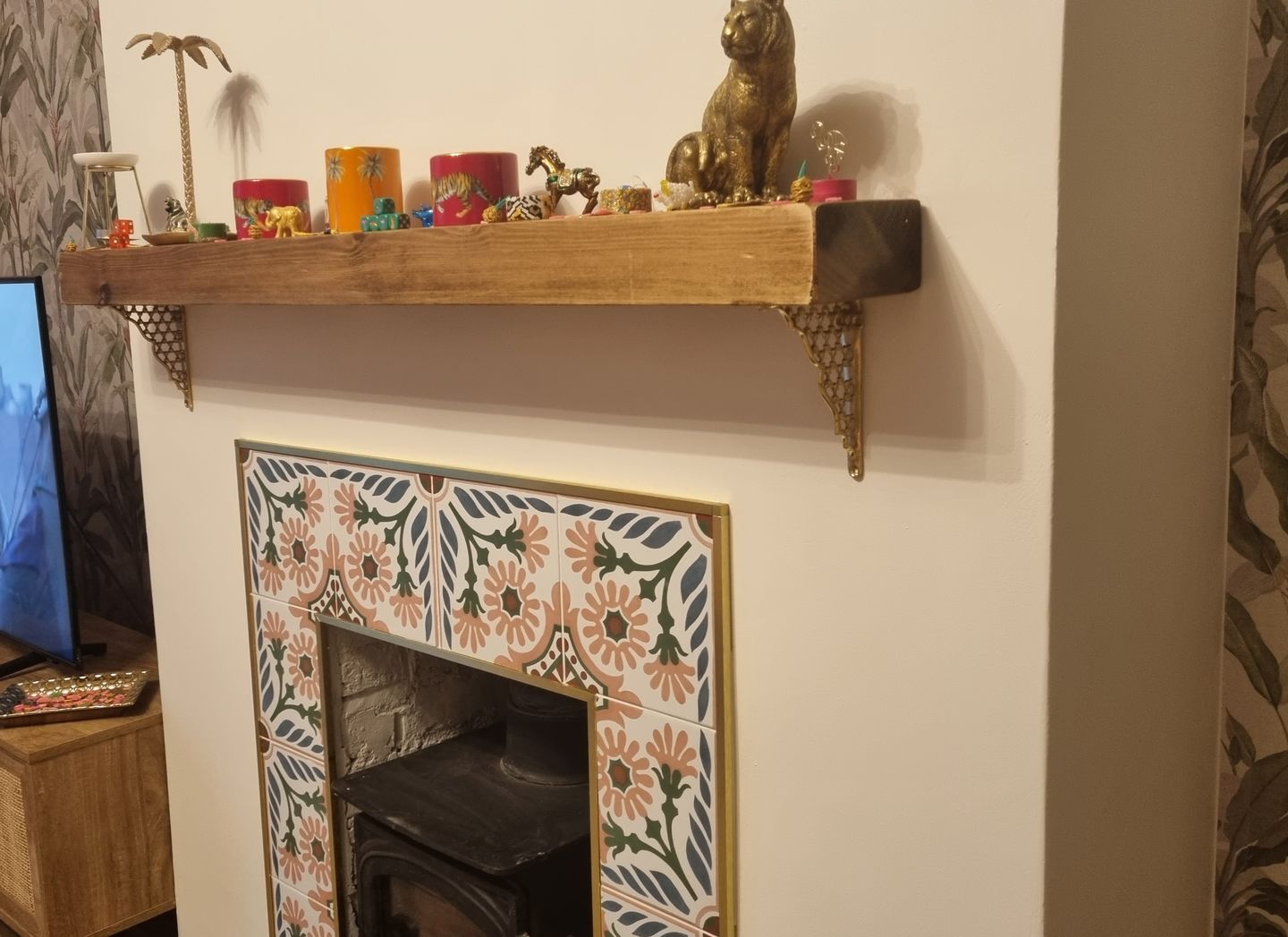 Customer photo review of 6 x 5 Inch Honeycomb Brass Shelf Bracket