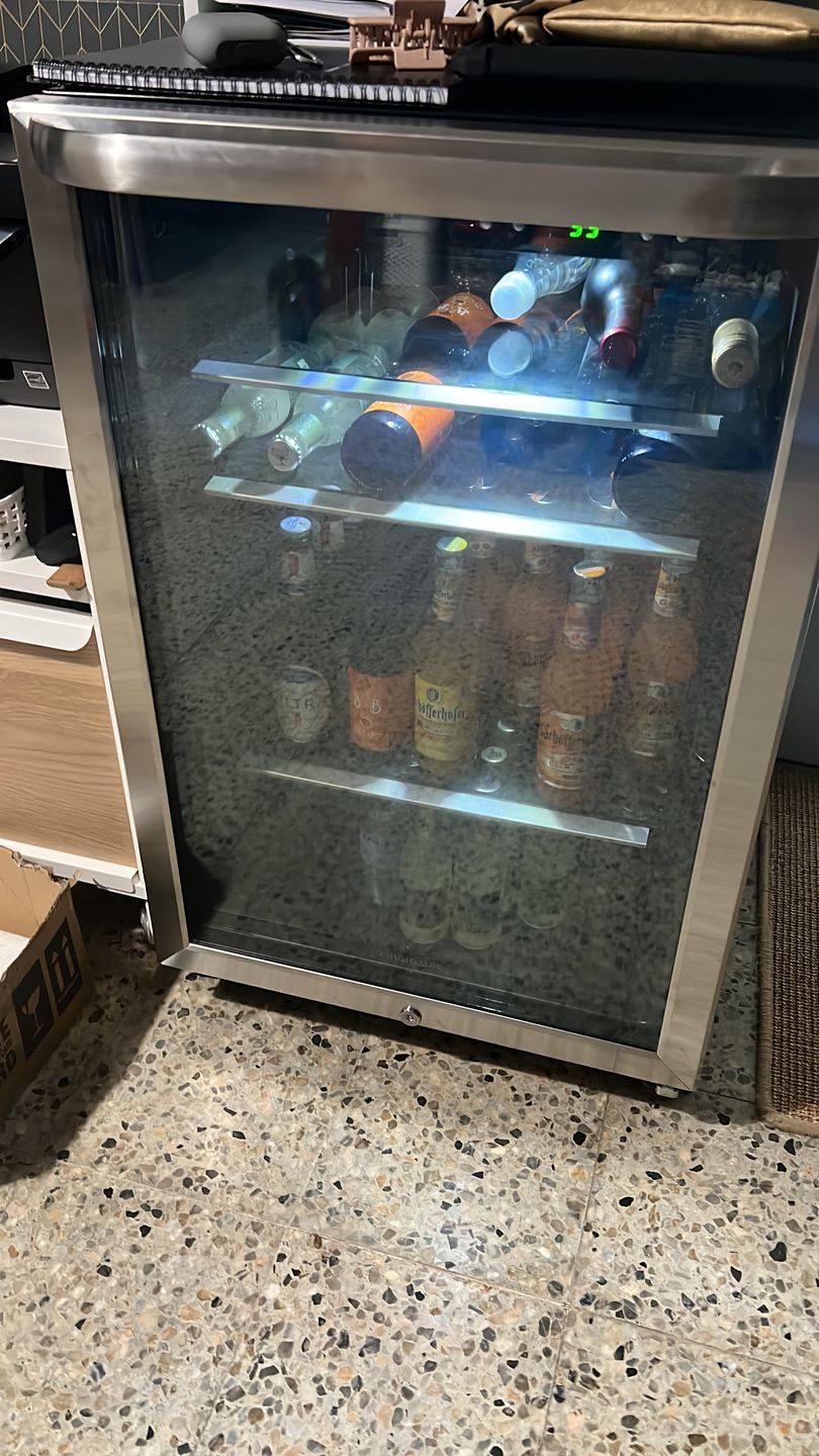 Customer photo review of FRIGIDAIRE FFBC4622QS 138 12 oz. Can Capacity Beverage Center