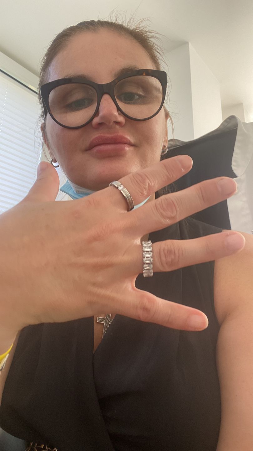 Customer photo review of Bright Heart Ohrstecker | 18K vergoldet