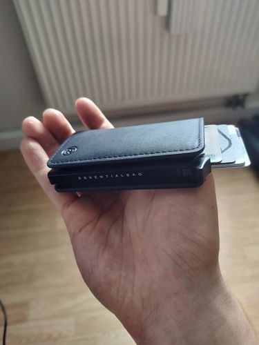 Customer photo review of Essentialbag© Infinity Smart Wallet mit RFID-Schutz