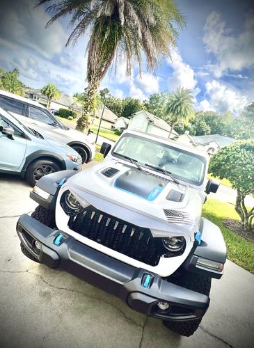 Customer photo review of Gladiator Vader Grille w/ Mesh - Black & White for 18-22 Jeep Wrangler JL & Gladiator JT