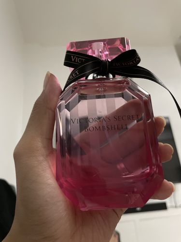 Customer photo review of Victoria's Secret Bombshell EDP For Women 100ml