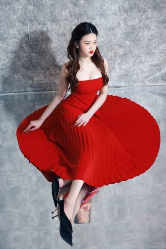 Customer photo review of JOSE Midi Dress