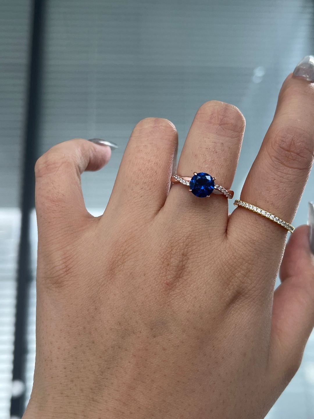 Customer photo review of Louily Rose Gold Twist 1.25 Carat Blue Sapphire Round Cut Promise Ring For Her In Sterling Silver