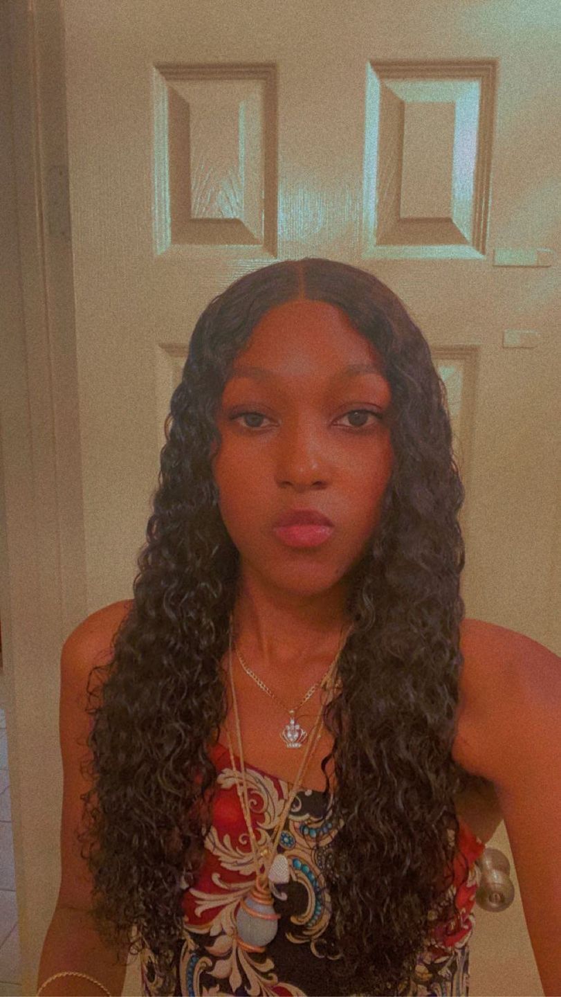 Customer photo review of Wavymy Glueless Kinky Curly 4x4 Lace Closure Wig HD Lace Wear & Go Wigs Dome Cap 180% Denisity