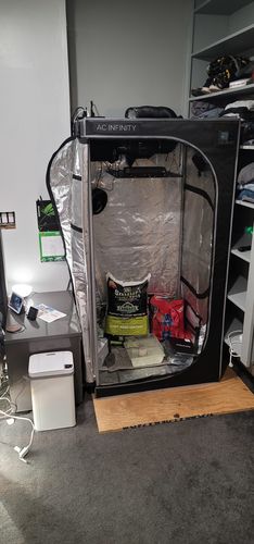 Customer photo review of Sohum Living Soil (1.5CF) & 3-Gallon Pots (5)