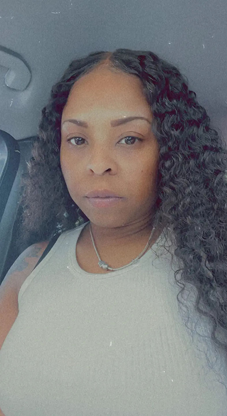 Customer photo review of Wavymy Glueless Kinky Curly 4x4 Lace Closure Wig HD Lace Wear & Go Wigs Dome Cap 180% Denisity