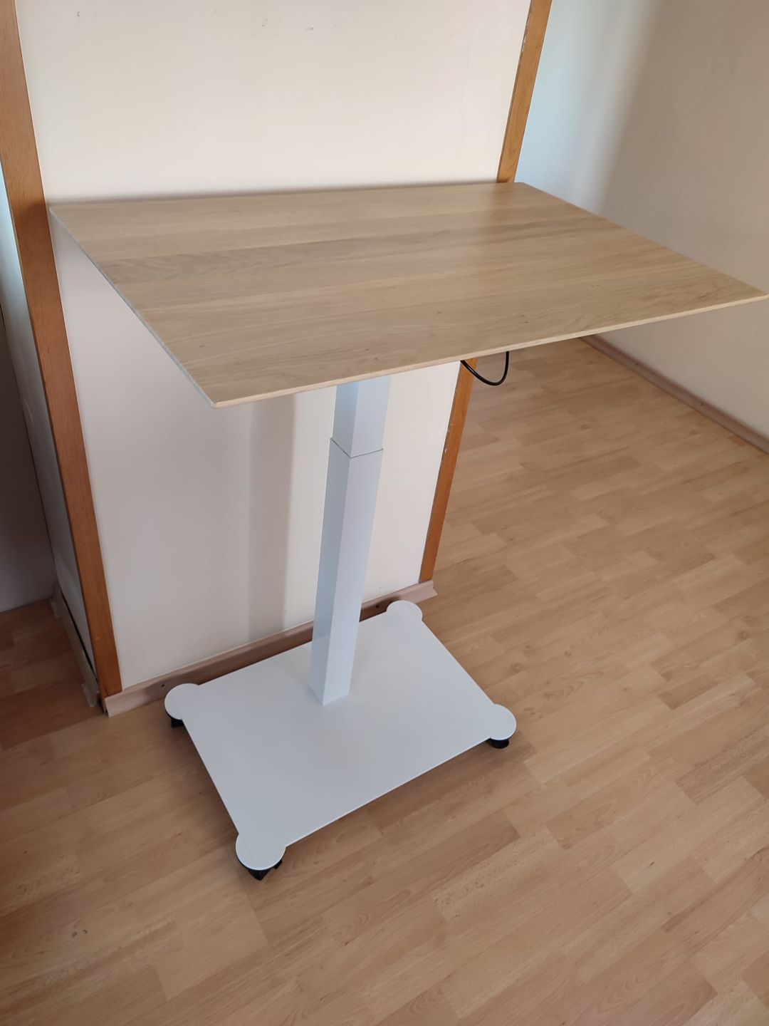 Customer photo review of Height adjustable desk MAHTUVA L 78x50 | SELKA