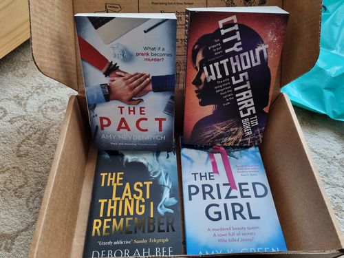 Customer photo review of Crime, Mystery & Thriller - Box of 4 Surprise Books