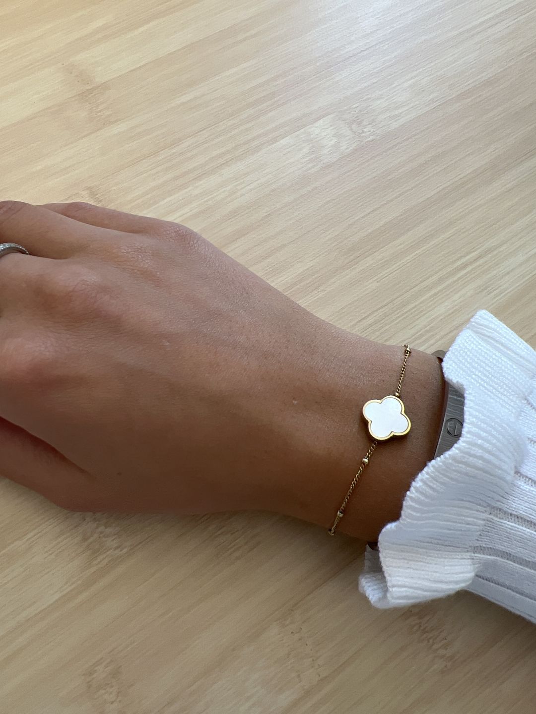 Customer photo review of Perlmutt Lucky Leaf Armband 14K Vergoldet