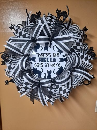 Customer photo review of Wreath Sign, Funny Cat Sign, Pet Sign, DECOE-2101, Sign For Wreath, Round Sign, DecoExchange