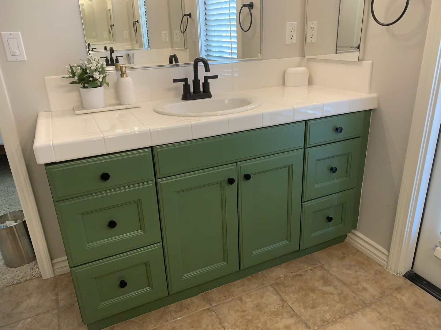 Customer photo review of English Boxwood - One Hour Miracle Paint - 32oz