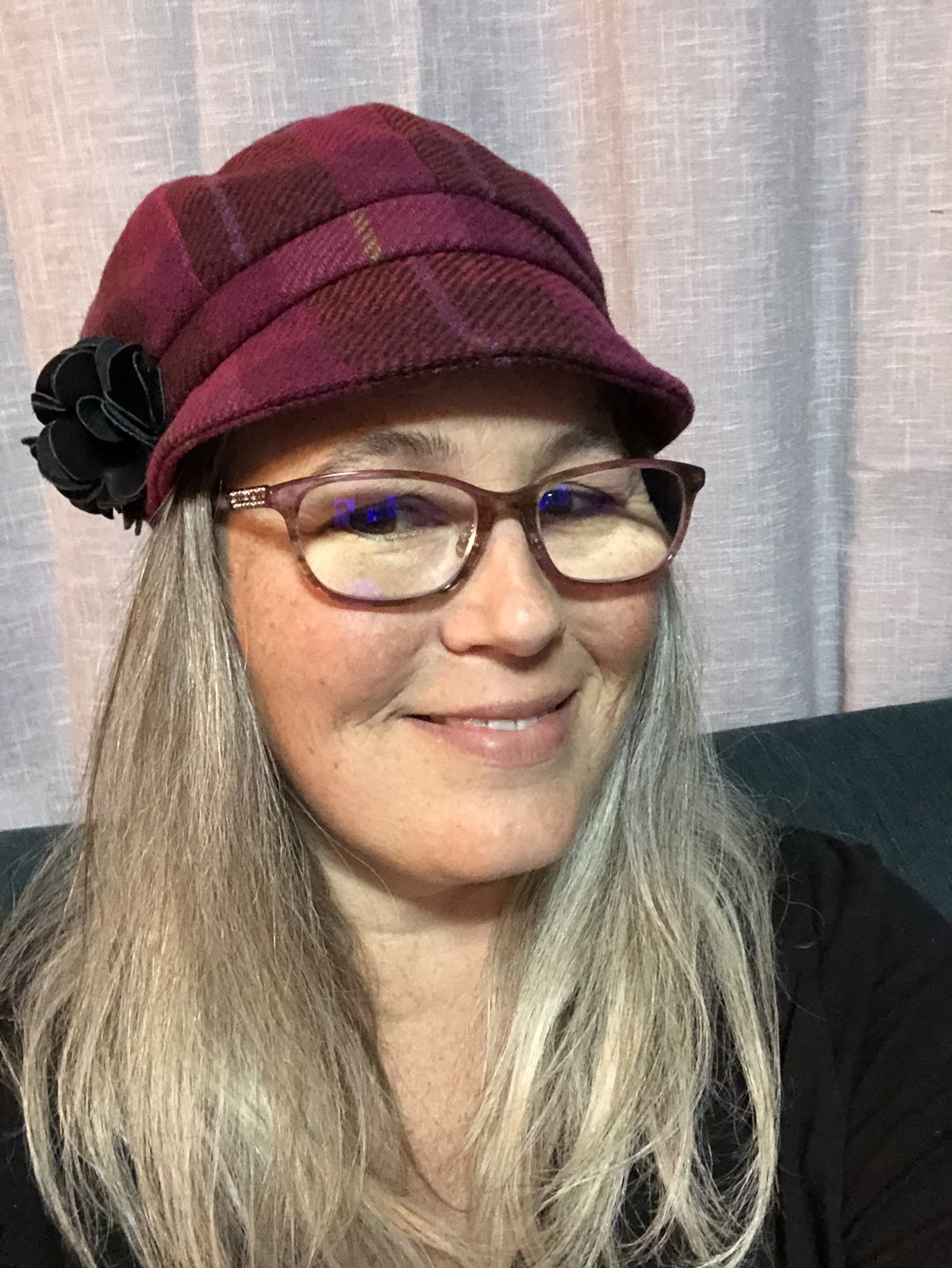 Customer photo review of Mucros Weavers Women's Tweed Newsboy Hat