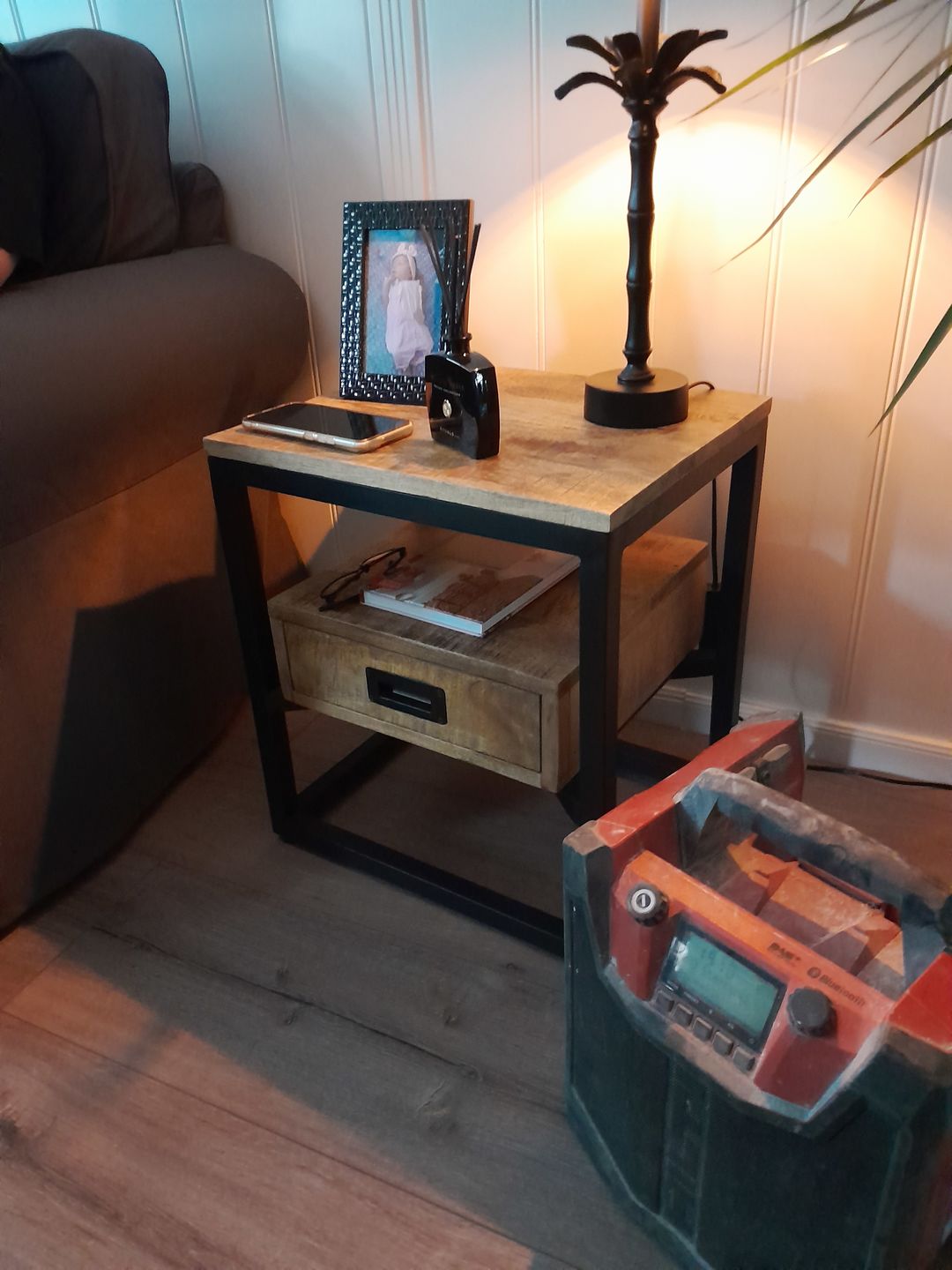 Customer photo review of Bijzettafel / Nachtkastje Industrieel Design | Mangohout en Staal | 45x35x50