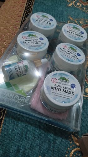 Customer photo review of Glow Facial Kit (4x Results) – Deep Cleansing, Anti- Aging & Enhances Skin’s Natural Glow,,  5️⃣ ⭐⭐⭐⭐⭐ RATING