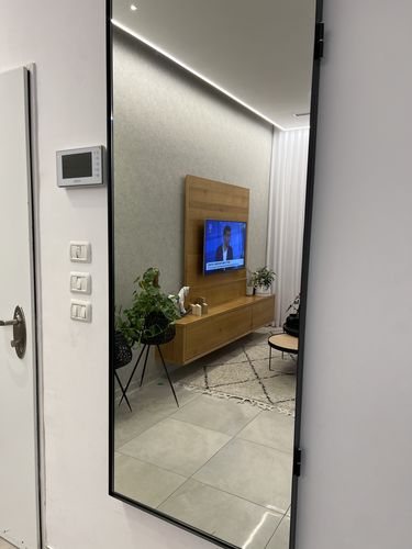 Customer photo review of דלת מראה להסתרת ארון חשמל