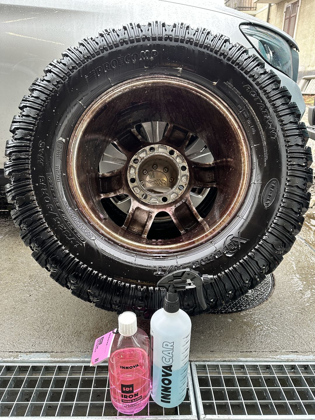 Customer photo review of INNOVACAR's 1-Liter Graduated Bottle with Trigger Spray