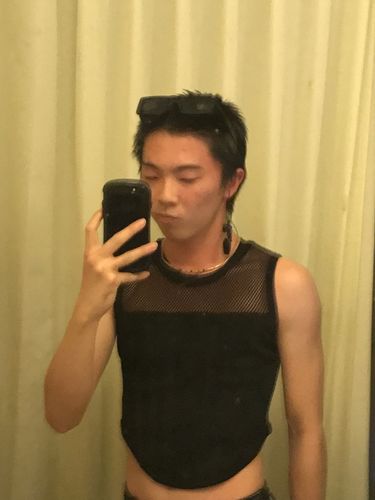 Customer photo review of Mens Mesh Patchwork Elastic Curved Hem Vest SKUI65616